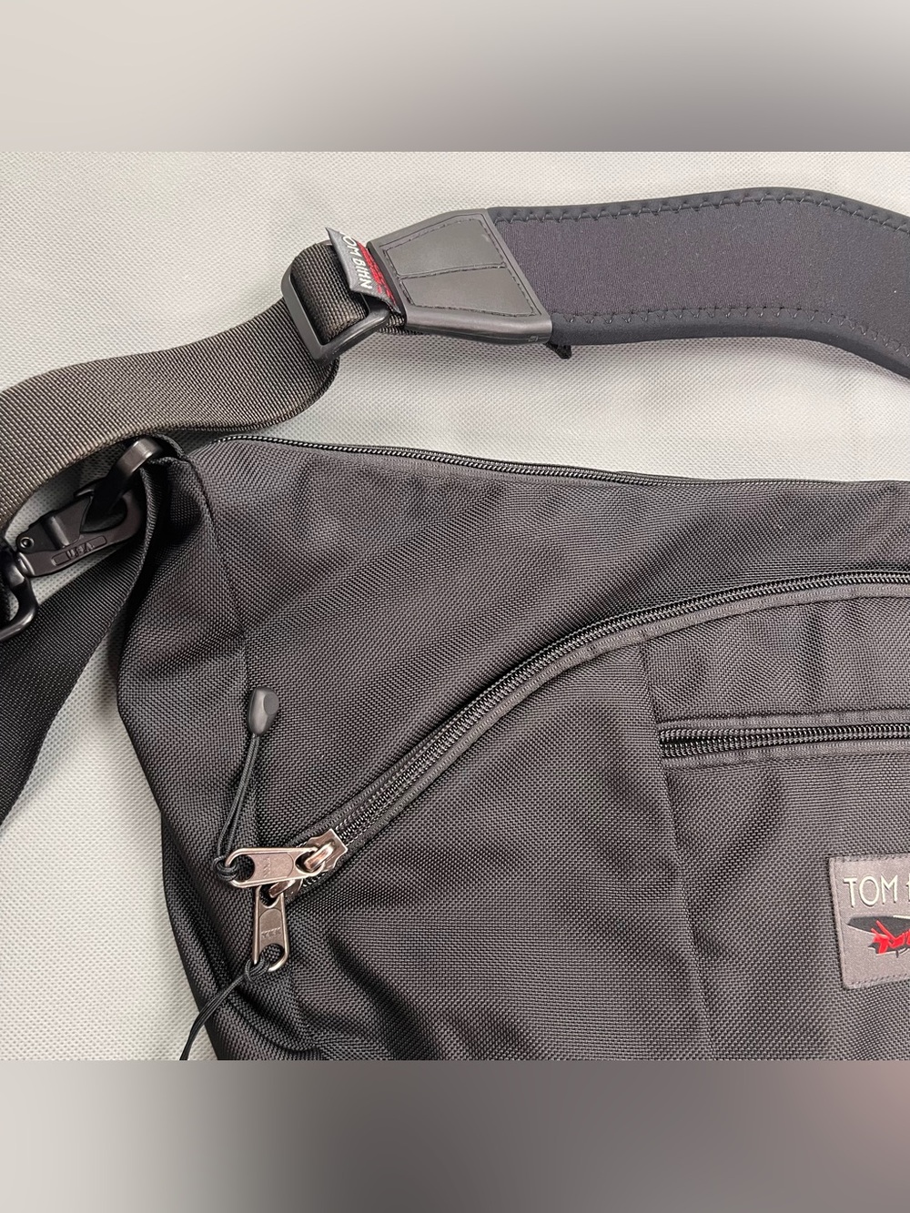 Tom Bihn Parental Unit Black Messenger With Shoulder Strap - Picture 2 of 15